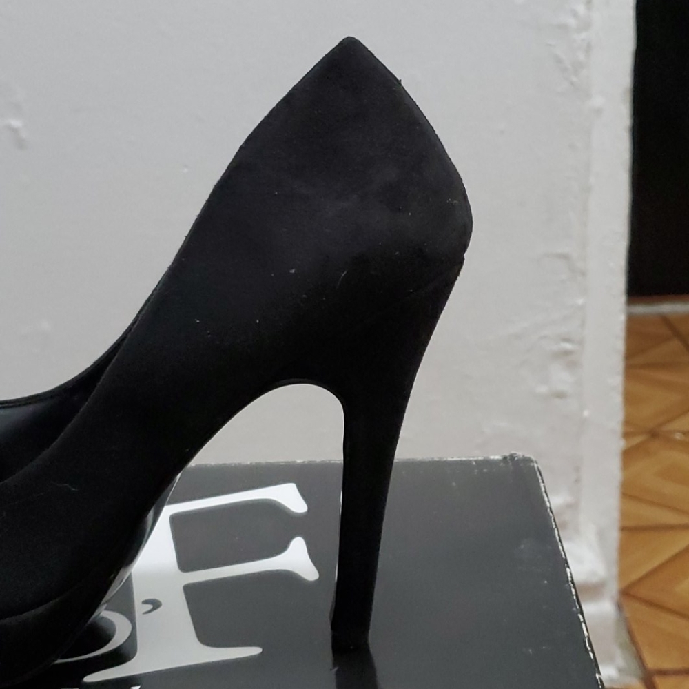 Shoes - Picture 3 of 5